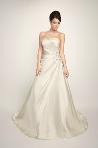 Saras Gowns 1081563 Image 1